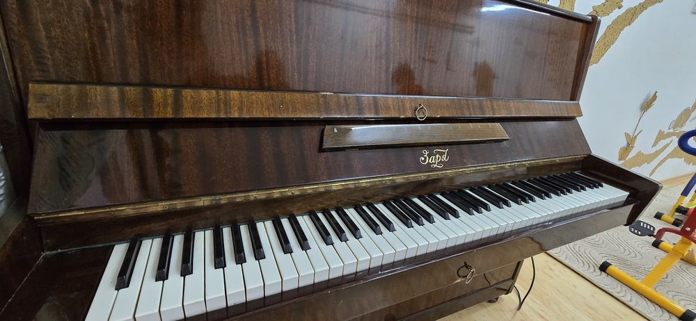 Продавам Пиано Заря