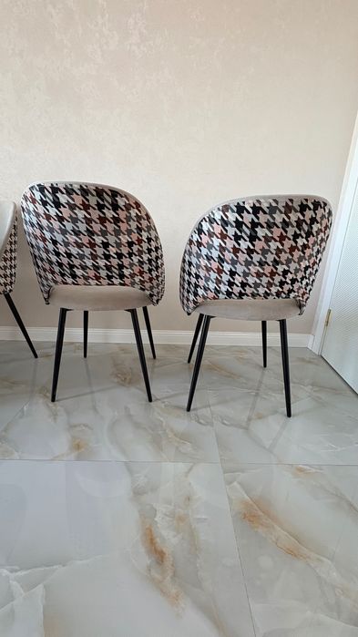 Продам 5 стульев срочно