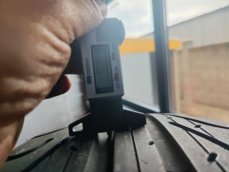 2бр. летни гуми 225/35/19 Pirelli