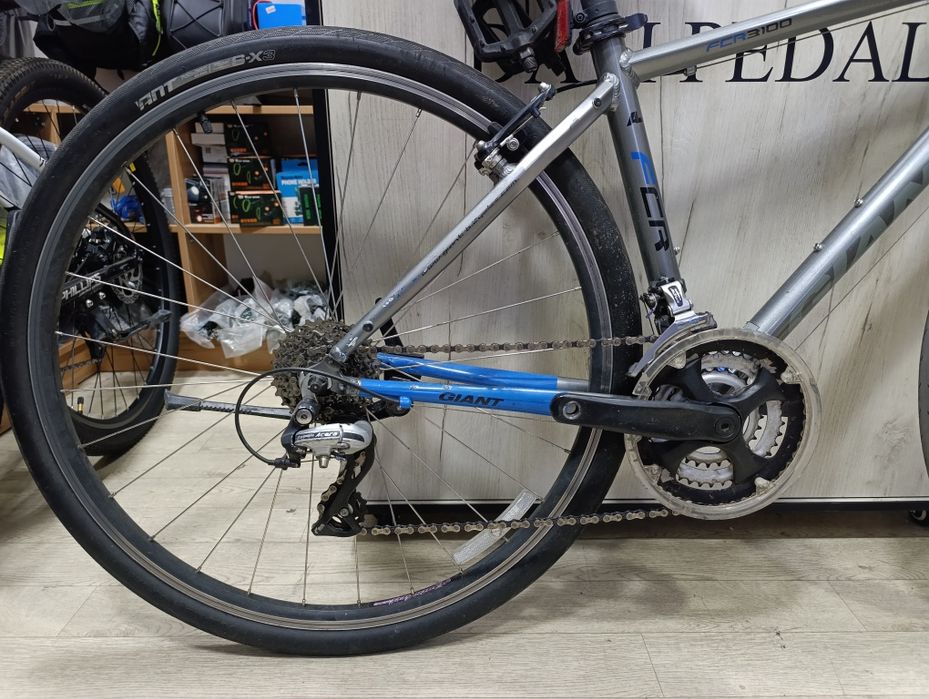 Giant FCR 3100 28 Shimano Acera 24 скорости алюминиевый гибридный вело