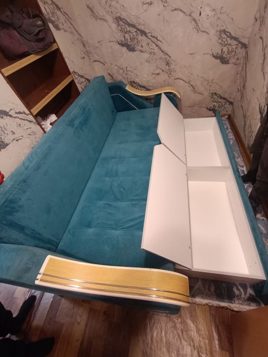 Диван.          .