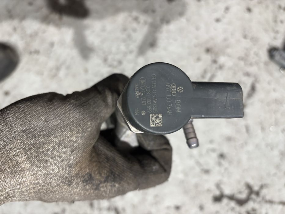 Rampa injectie 3.0 Tdi Cod Motor BMK