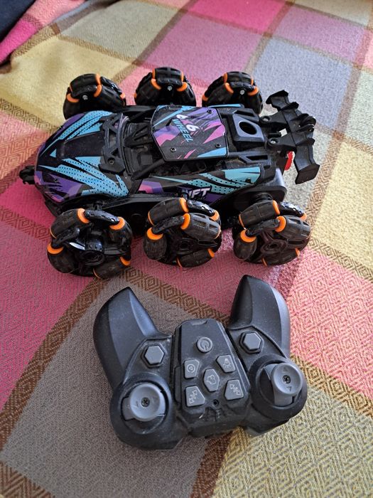 Игрушки , машинка на пульте