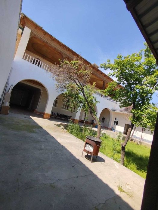 Qarshi shahri Alisher Navoiy MFYda hovli sotiladi