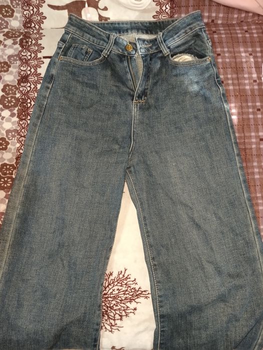 Продам женские джинсы