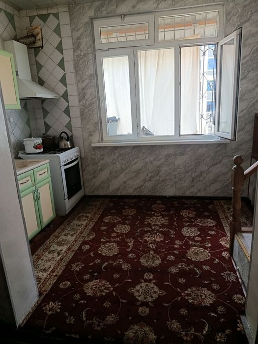 71 м², 2-комнатная на Сергели 5. С хорошим ремонтом. Балкон 2×6.
