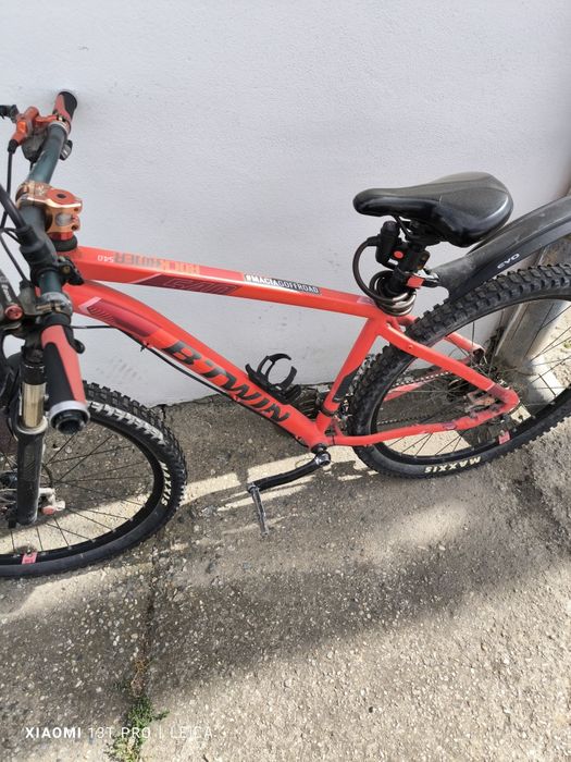 B'Twin Rockrider 540 mountain bike