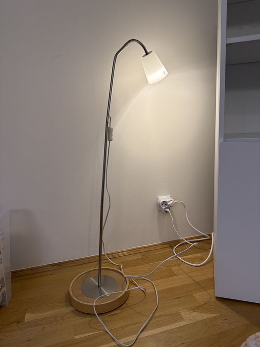 Veioza citit cu picior