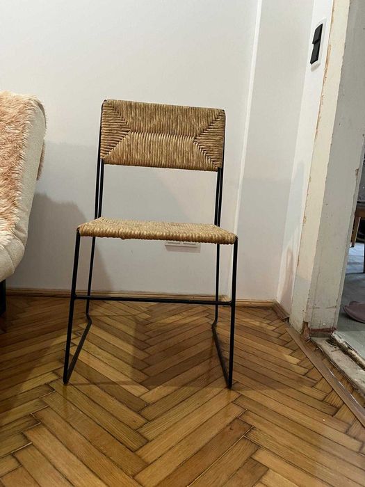 Scaun mid-century modern, împletit manual, cadru metalic