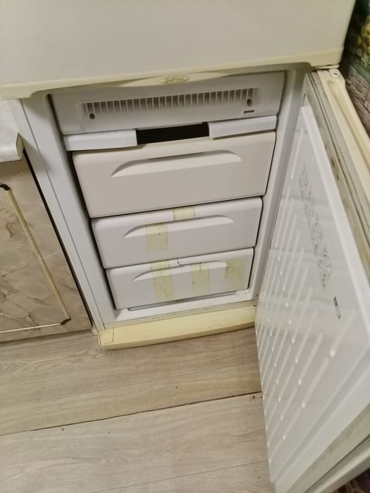 Продам холодильник 5000тг