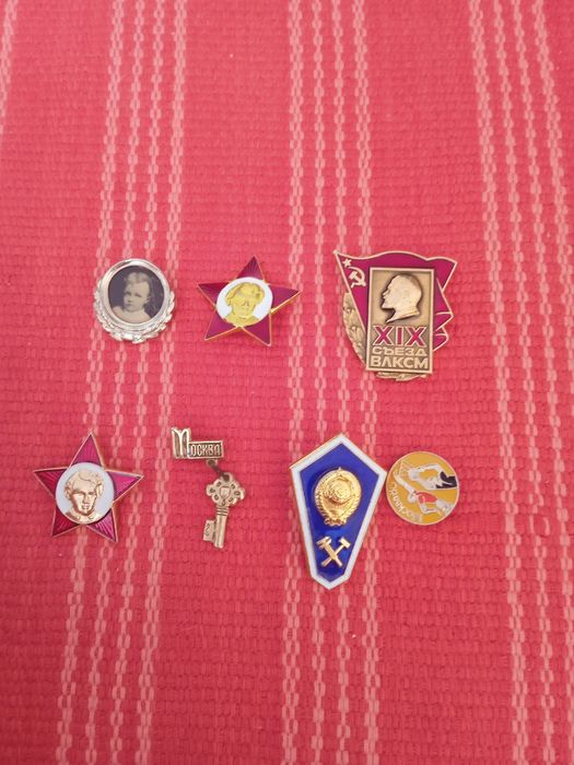 Продам значки для коллекций