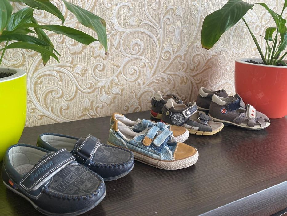 Продам детскую обувь