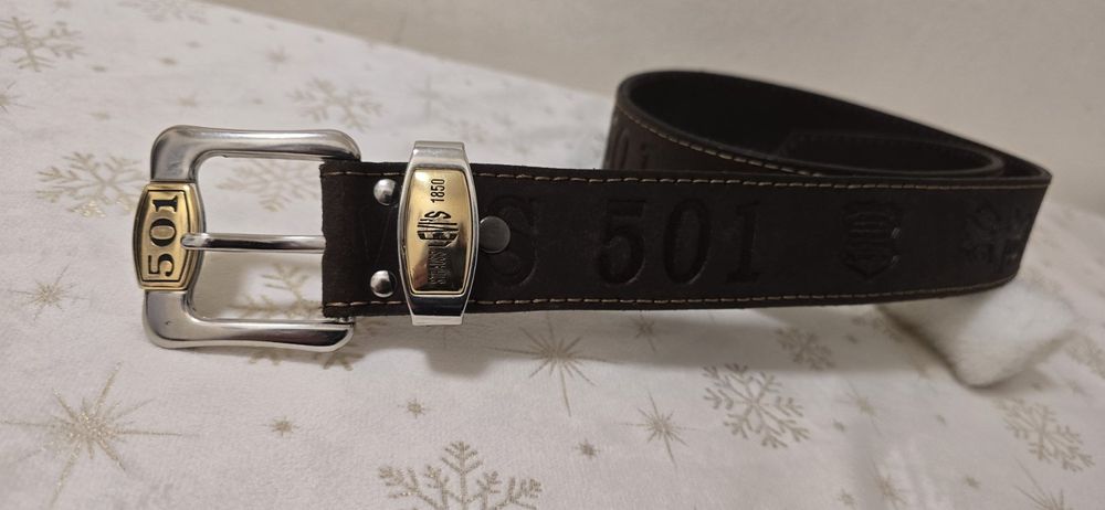 Винтидж кожен колан Levi's 501.Коланът е изработен от кафява кожа