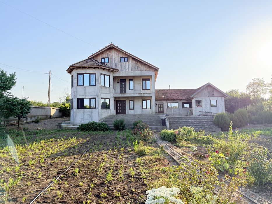Casa Spatioasa de Vanzare P+1 in Casicea