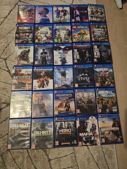 30 jocuri PS4 + Consola PS4 cu 1 TB si 3 manete