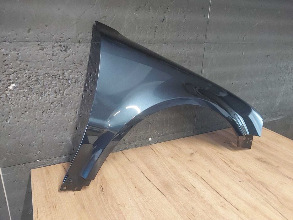 Aripa Fata Dreapta VW Passat B5.5 An 2004-2005 (LC5F (Albastru))