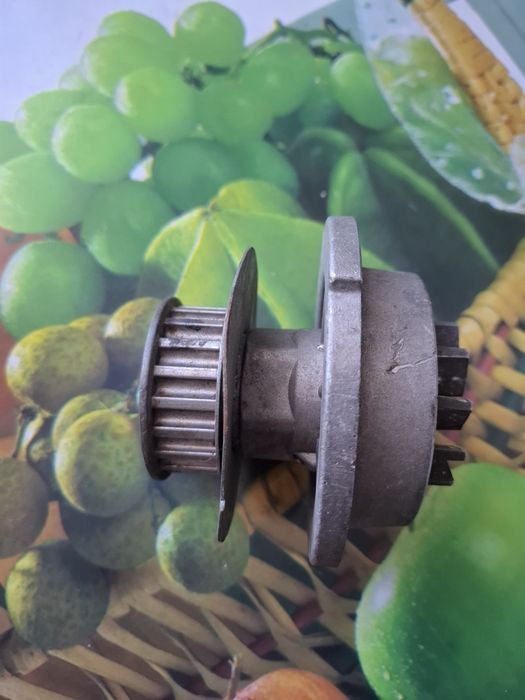 Продам помпу опель вектра а