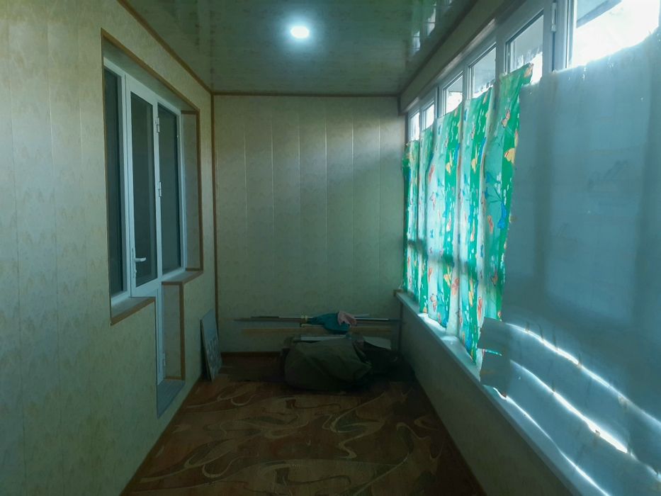 Продаётся двух комнатная квартира в 3 микрорайоне.