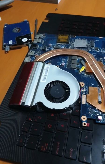 Reparare calculatoare / laptop-uri / instalare Windows.