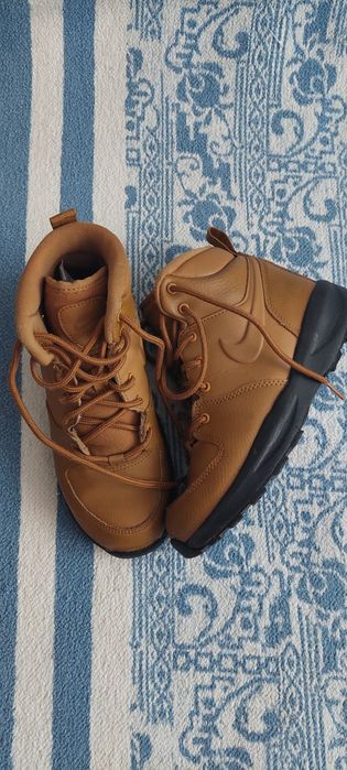 Чудни,зимни и много удобни!Nike Носени броени пъти в много добро състо