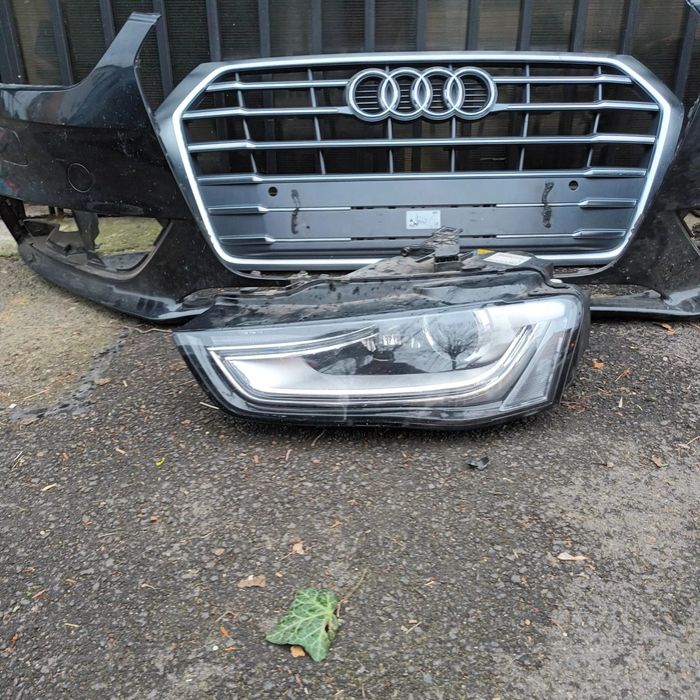 Far xenon bara grila audi a4 b8 facelift 2014