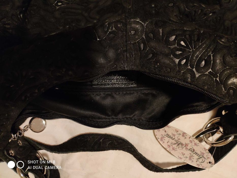 Черна дамска чанта от велур, голяма