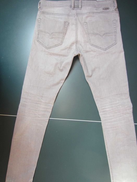 Blugi Diesel TEPPHAR W32 L32, culoare wash 0687W Stretch croiala skinny, 1+3nasturi inscriptionati stare f. buna.
