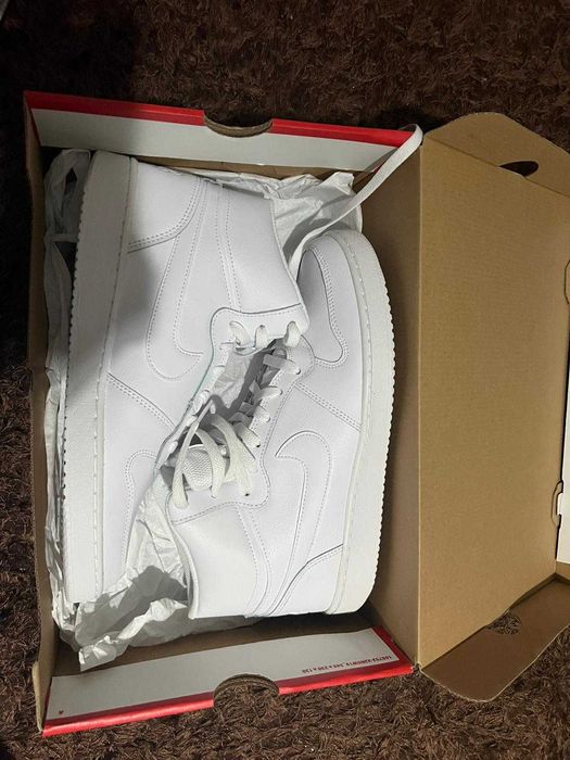 Adidasi Nike Eberon Mid + Sapca Cadou