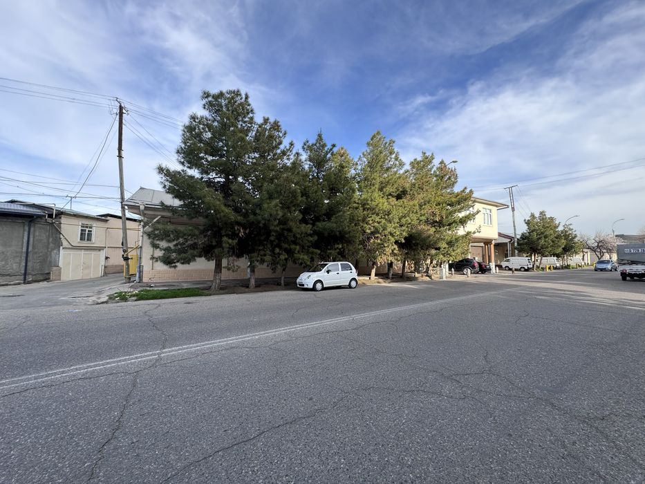 Uy sotiladi 6.5 sotok uchastka