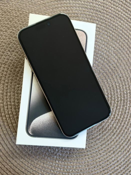 Продава се Iphone 15 pro 128gb Natural Titanium
