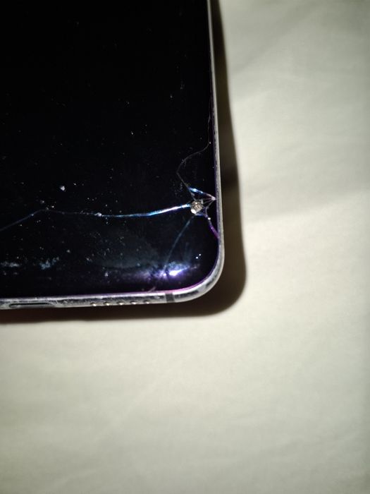 Продавам HUAWEI P20 pro