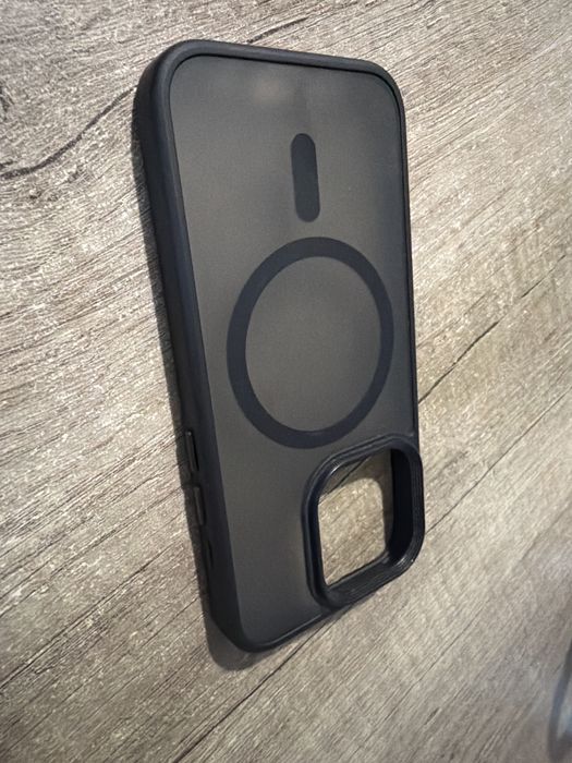 Vand Husa Iphone 15 PRO cu MagSafe