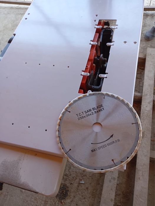 Rindea/ Abric de vânzare, folosit de 2 ori. (0752) 061 700