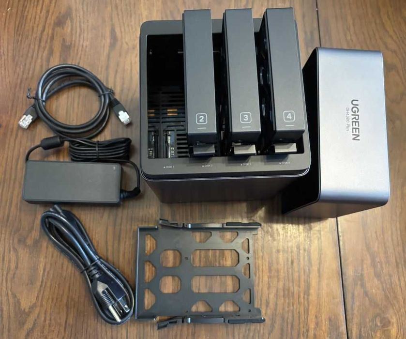 UGREEN NAS DH4300 Plus 4 Bay – ca nou, cu garanție + HDD 4TB opțional