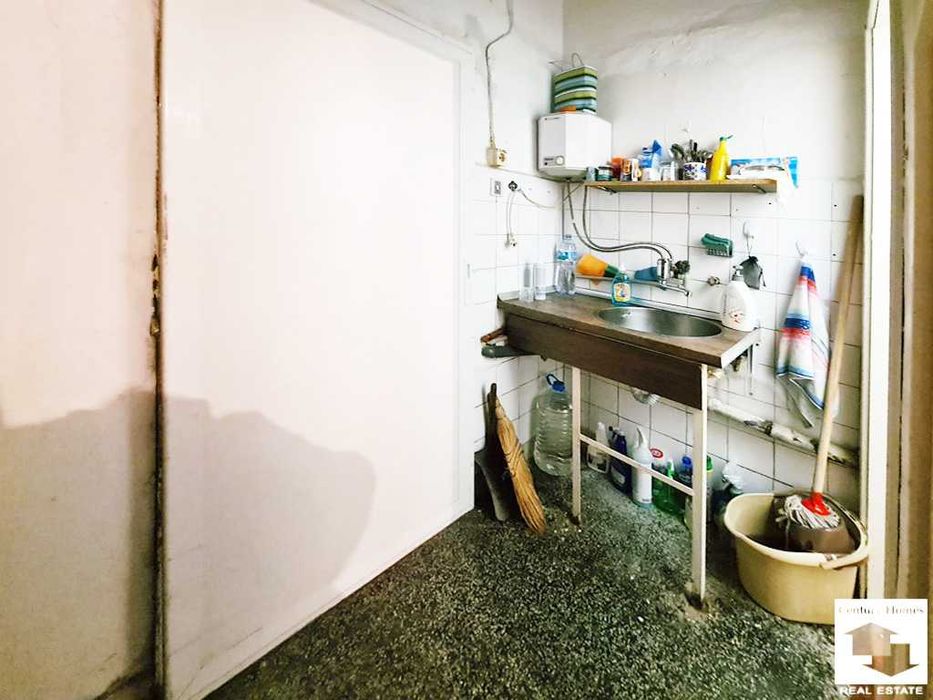 Дава се под наем Магазин в Велико Търново, Център - 15 кв.м за 250 € - Снимка #4