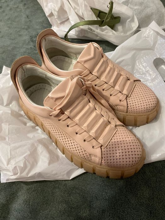 Кожаные кроссовки 37