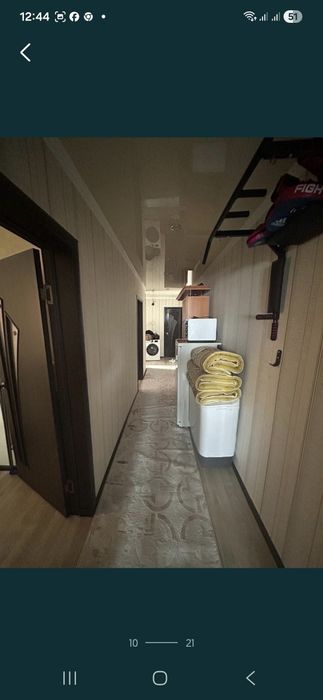 Үш болмелі үи сатылат