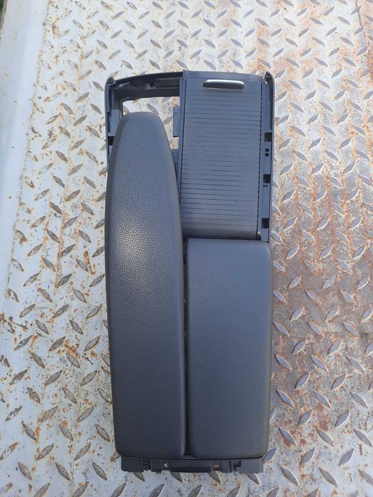 Подлакътник Мерцедес W204