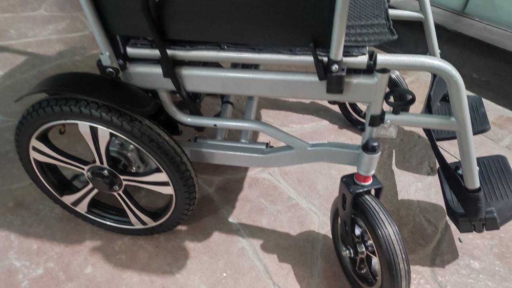 Чисто нова инвалидна количка до 130 кг.  Mobility PLUS - Много удобна