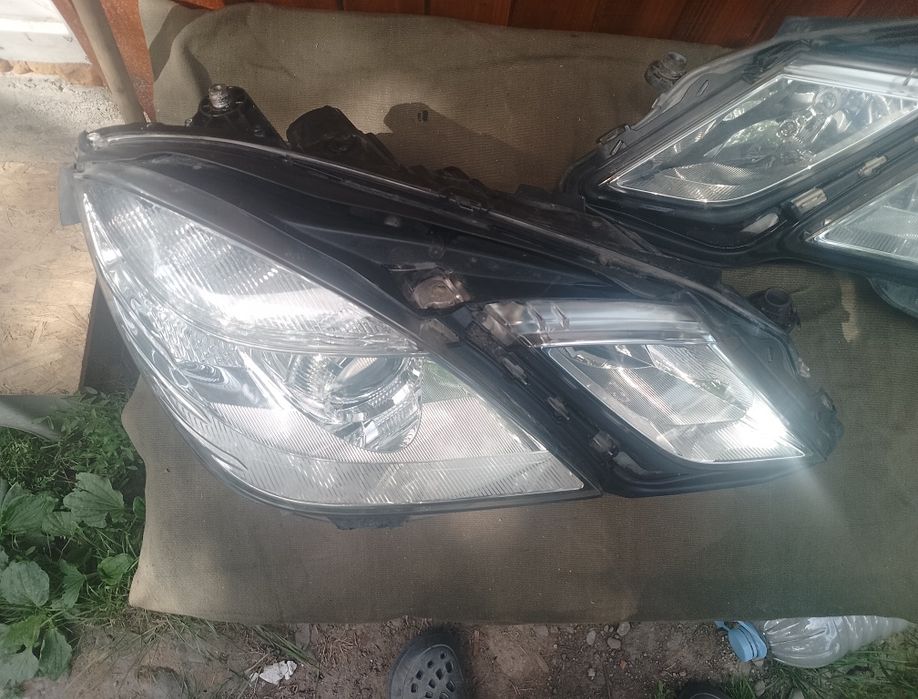 Faruri  originale Hella Mercedes E Class W212 2011 cod 1EL010800-02