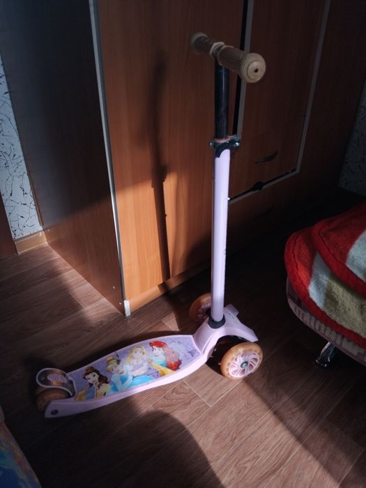 Продам самокат для девочки