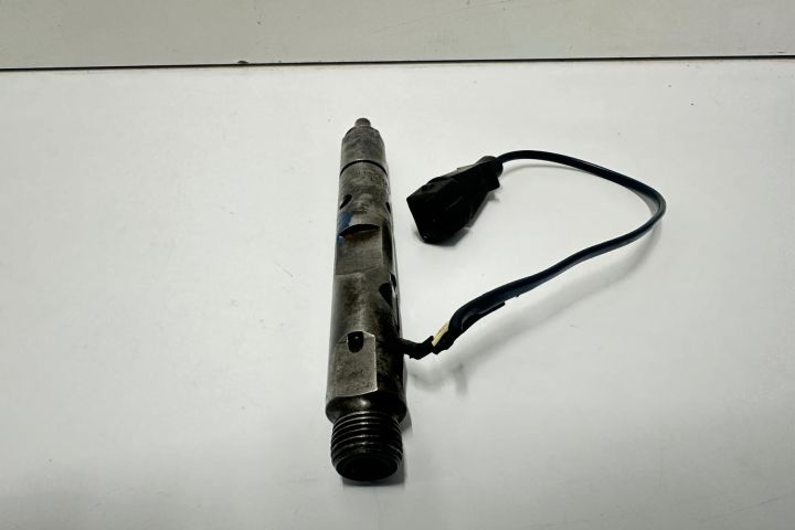 Injector 2.9 td A0000104851 Mercedes-Benz E-Class W210 seria
