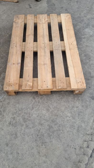 Vând paleti euro și NON euro