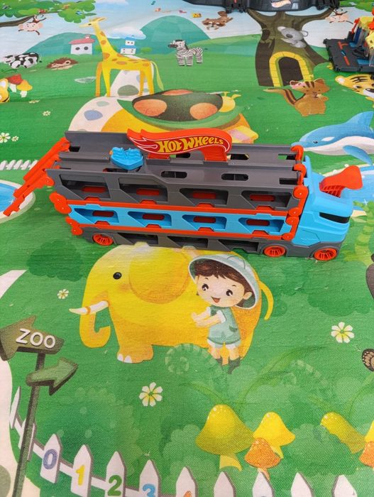 Гаражи и писти hot wheels