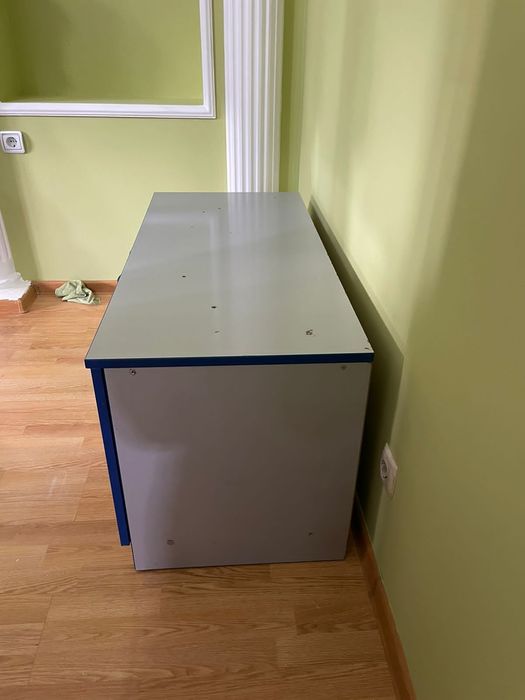 Шкаф двухдверный универсальны