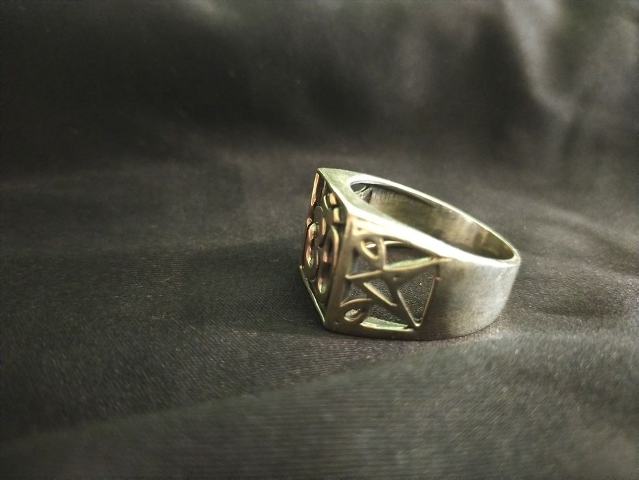 Серебреная печатка ручной работы со знаком Ом.