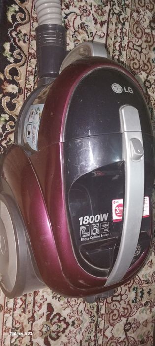 Пылесос LG в рабочем состоянии