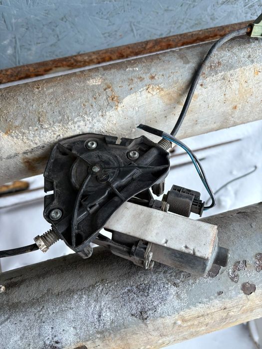 Стеклоподъёмник передний левый Лада Гранта