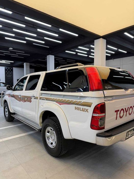 Toyota Hilux 2015 — 4