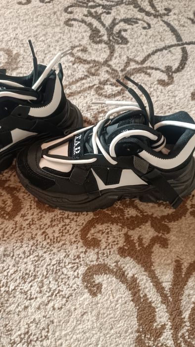 Продам детские кросовки